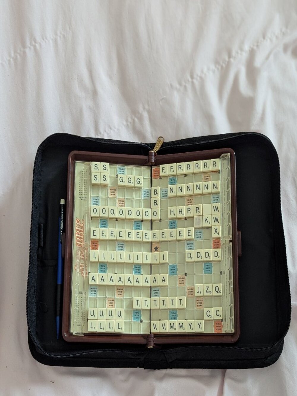 2001 Scrabble Game Folio Edition Travel Complete